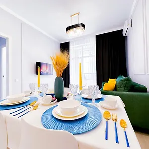 2 Bedroom New Luxe центр города рядом с шатыр кардиохирургия Апартаменты